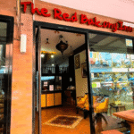 The Red Balcony inn - Entrance