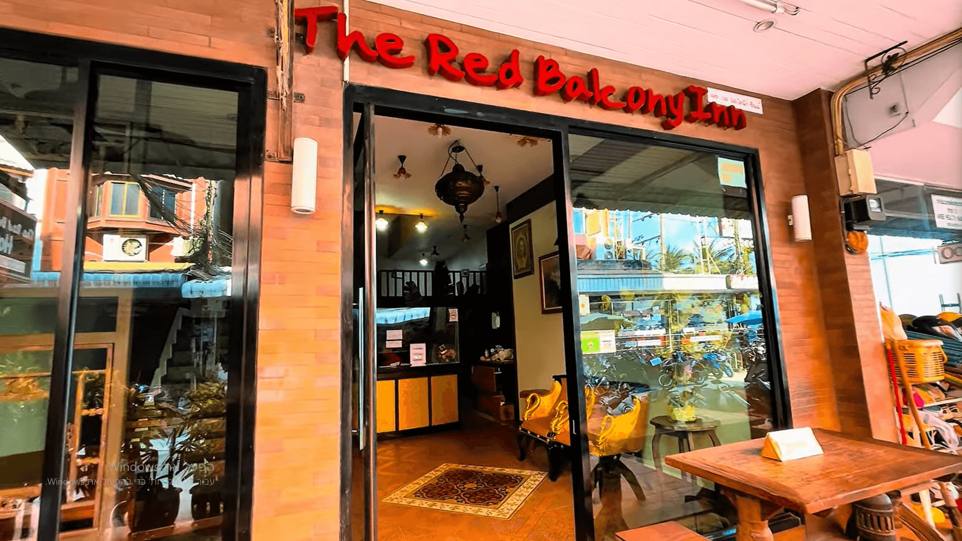 The Red Balcony inn - Entrance