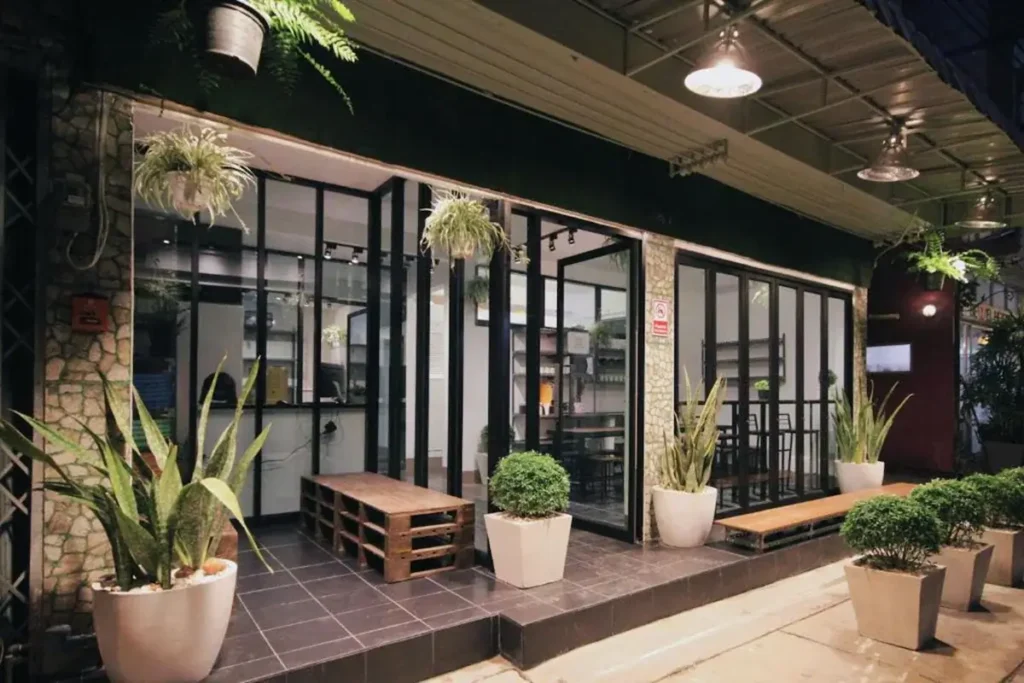 cheapest hotel in bangkok thailand - Mint Hostel
